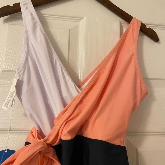 Cupshe Side-tie Colorblock Swimsuit - Picture 5 of 5